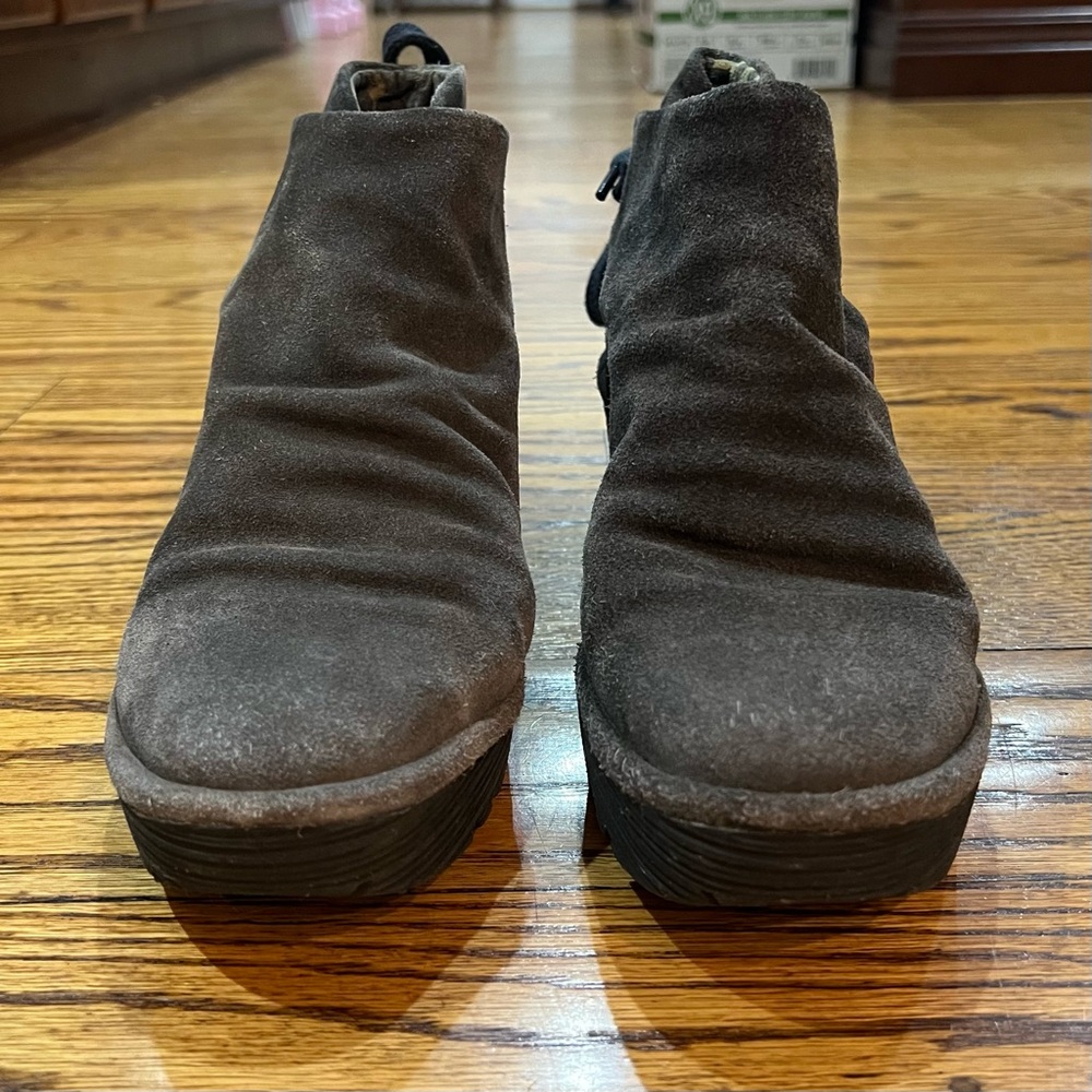 Fly London Women’s Yebi Ruched Suede Ankle Boots Sz 38 Charcoal Gray